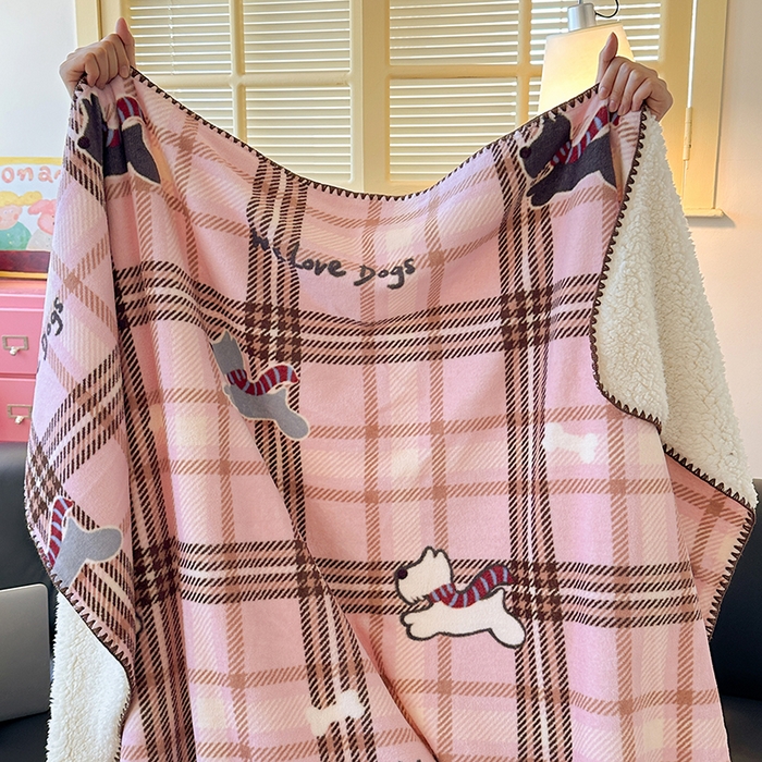 91家纺网 家纺一手货源 找家纺 繁花家居 2025英伦风高克重羊羔绒牛奶绒贝壳边毛毯毯子 粉萌狗趣格