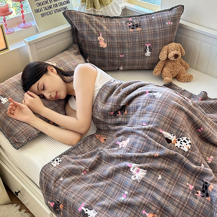 91家纺网 家纺一手货源 找家纺 繁花家居 2025英伦风高克重羊羔绒牛奶绒贝壳边毛毯毯子 灰格萌犬