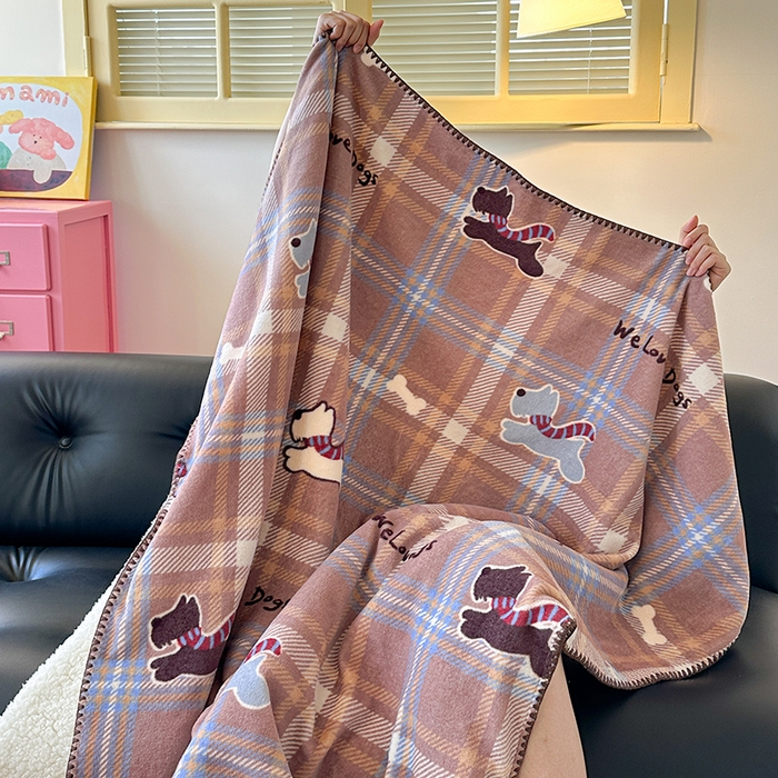 91家纺网 家纺一手货源 找家纺 繁花家居 2025英伦风高克重羊羔绒牛奶绒贝壳边毛毯毯子 咖格汪星