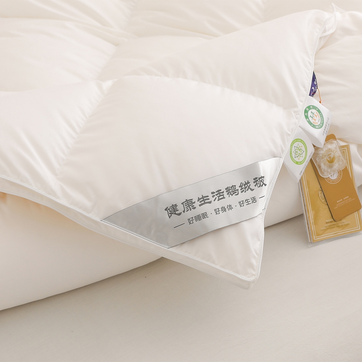 91家纺网 家纺一手货源 找家纺 （总）傲蕾良品 2025新款国货之光华西医学“免疫一号”柔赛丝95%白鹅绒被