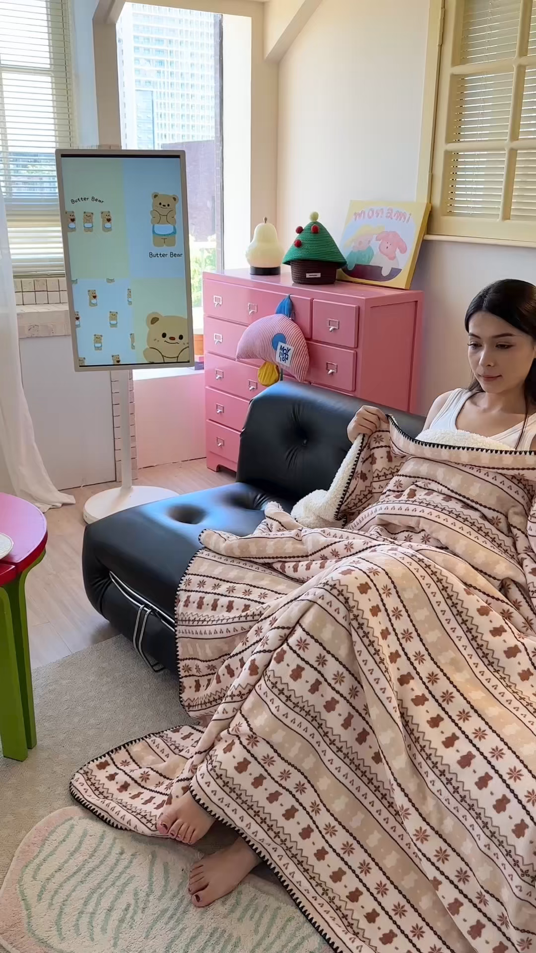 91家纺网 家纺一手货源 找家纺 繁花家居 2025英伦风高克重羊羔绒牛奶绒贝壳边毛毯毯子 米咖熊韵