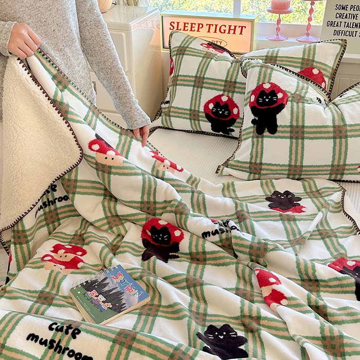 91家纺网 家纺一手货源 找家纺 繁花家居 2025英伦风高克重羊羔绒牛奶绒贝壳边毛毯毯子 蘑趣猫影