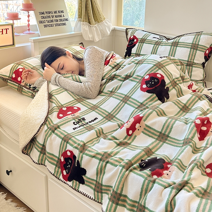 91家纺网 家纺一手货源 找家纺 繁花家居 2025英伦风高克重羊羔绒牛奶绒贝壳边毛毯毯子 蘑趣猫影