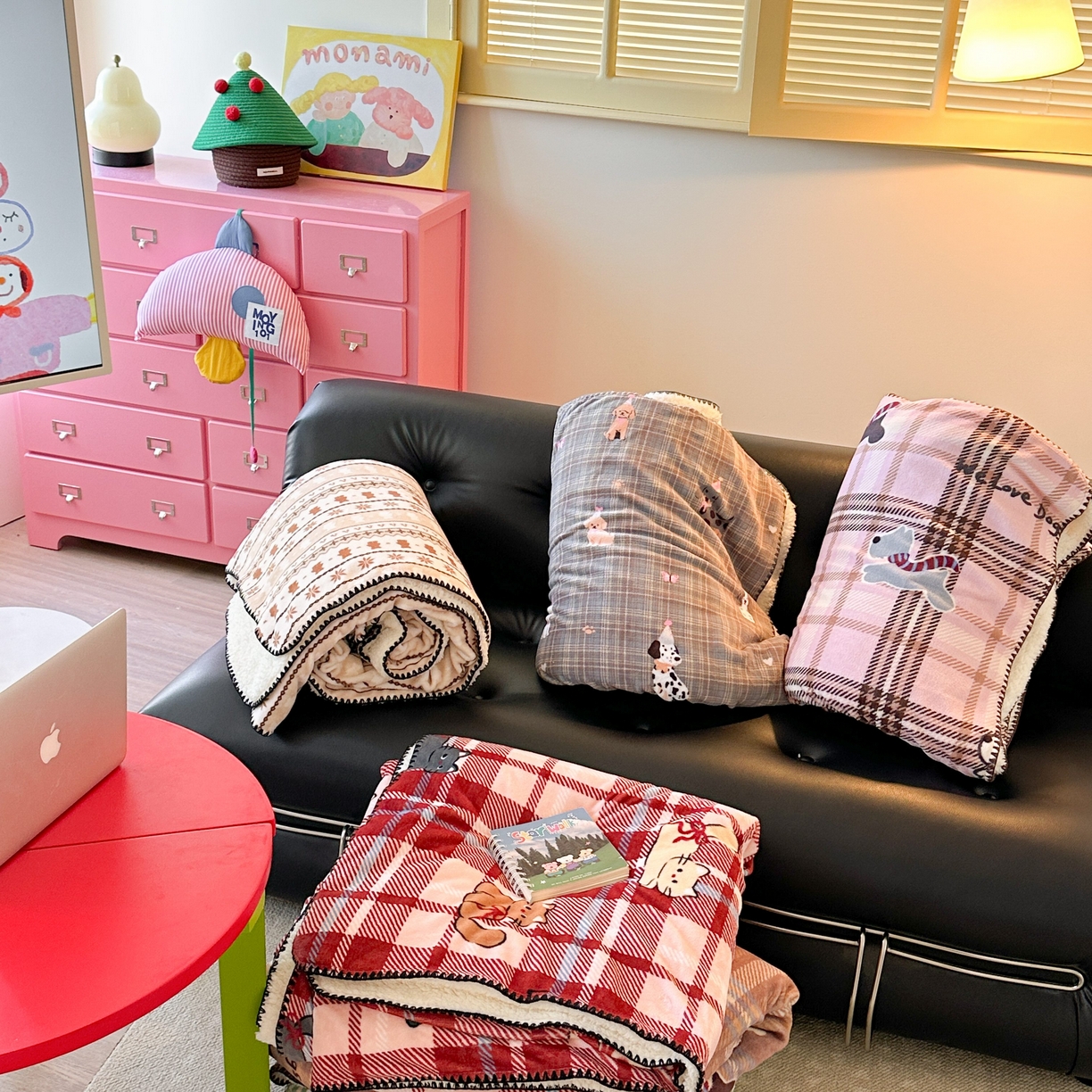 91家纺网 家纺一手货源 找家纺 繁花家居 2025英伦风高克重羊羔绒牛奶绒贝壳边毛毯毯子 组合图仅供参考不可下单