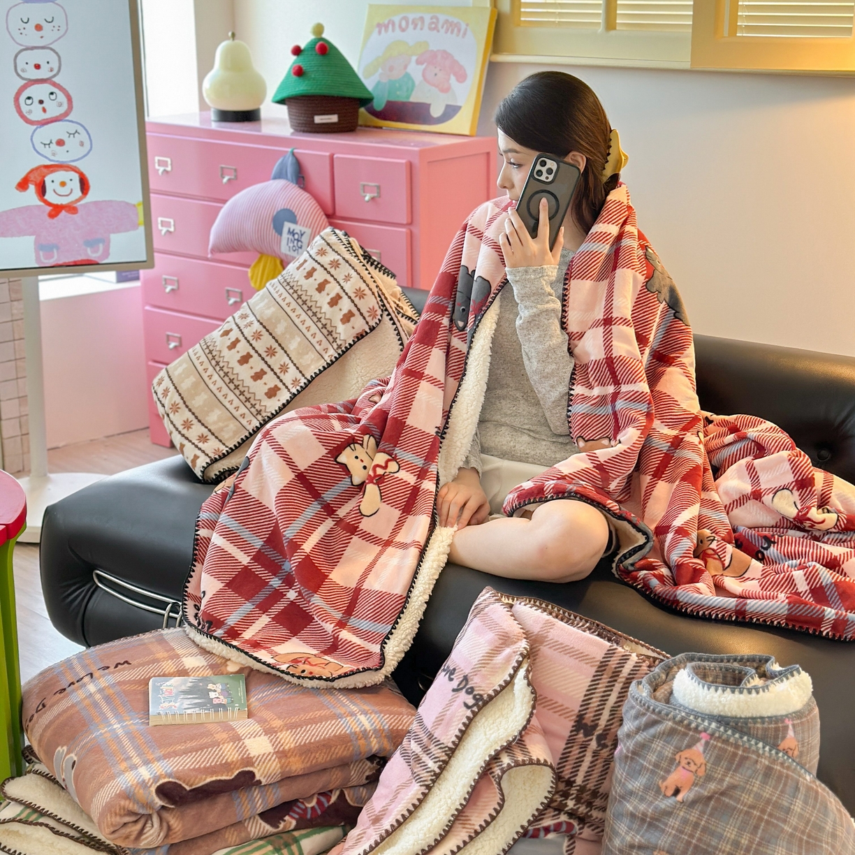 91家纺网 家纺一手货源 找家纺 繁花家居 2025英伦风高克重羊羔绒牛奶绒贝壳边毛毯毯子 组合图仅供参考不可下单