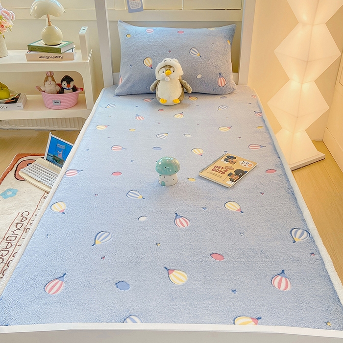 91家纺网 家纺一手货源 找家纺 眠势力 2025新款250g双面绒学生床笠单件三件套宿舍上下铺刺绣款牛奶绒床垫保护套 热气球【双面绒刺绣款】