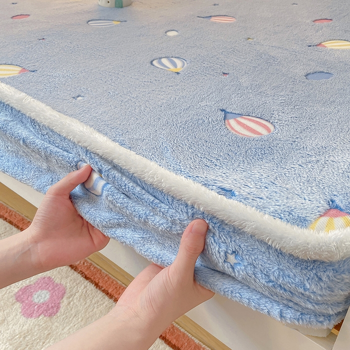 91家纺网 家纺一手货源 找家纺 眠势力 2025新款250g双面绒学生床笠单件三件套宿舍上下铺刺绣款牛奶绒床垫保护套 热气球【双面绒刺绣款】