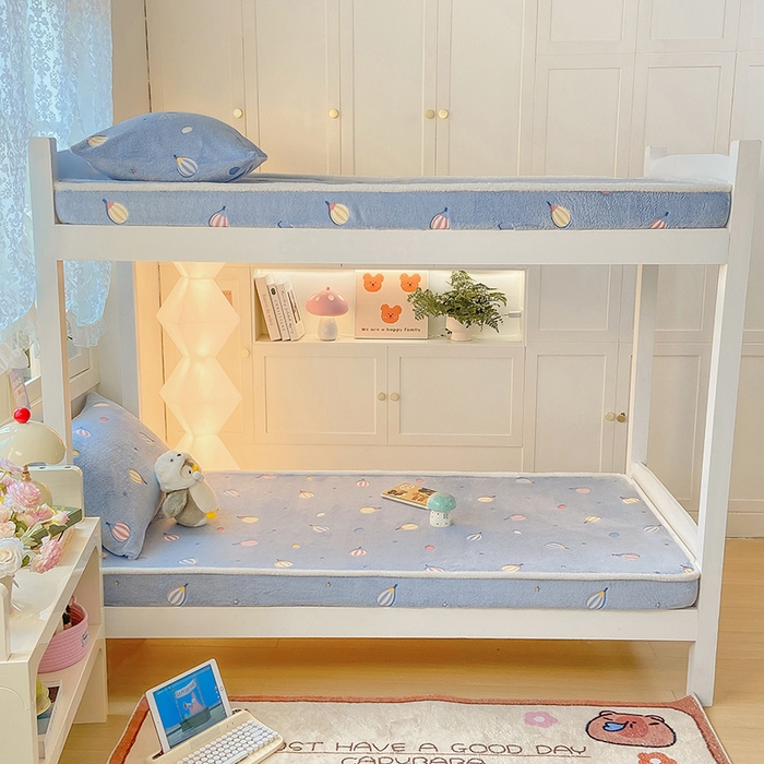 91家纺网 家纺一手货源 找家纺 眠势力 2025新款250g双面绒学生床笠单件三件套宿舍上下铺刺绣款牛奶绒床垫保护套 热气球【双面绒刺绣款】