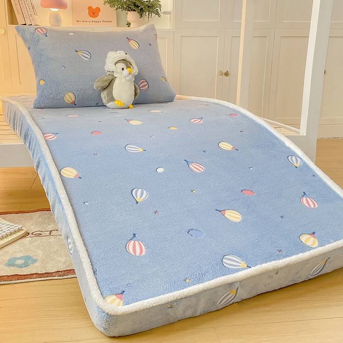 91家纺网 家纺一手货源 找家纺 眠势力 2025新款250g双面绒学生床笠单件三件套宿舍上下铺刺绣款牛奶绒床垫保护套 热气球【双面绒刺绣款】