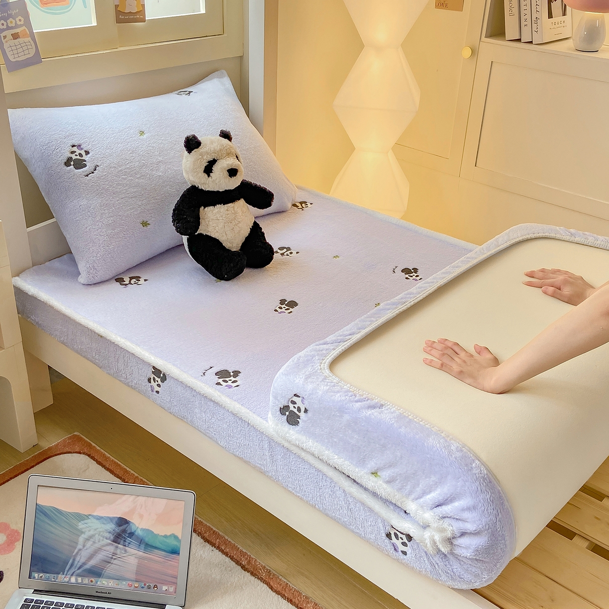 91家纺网 家纺一手货源 找家纺 眠势力 2025新款250g双面绒学生床笠单件三件套宿舍上下铺刺绣款牛奶绒床垫保护套 熊猫紫【双面绒刺绣款】