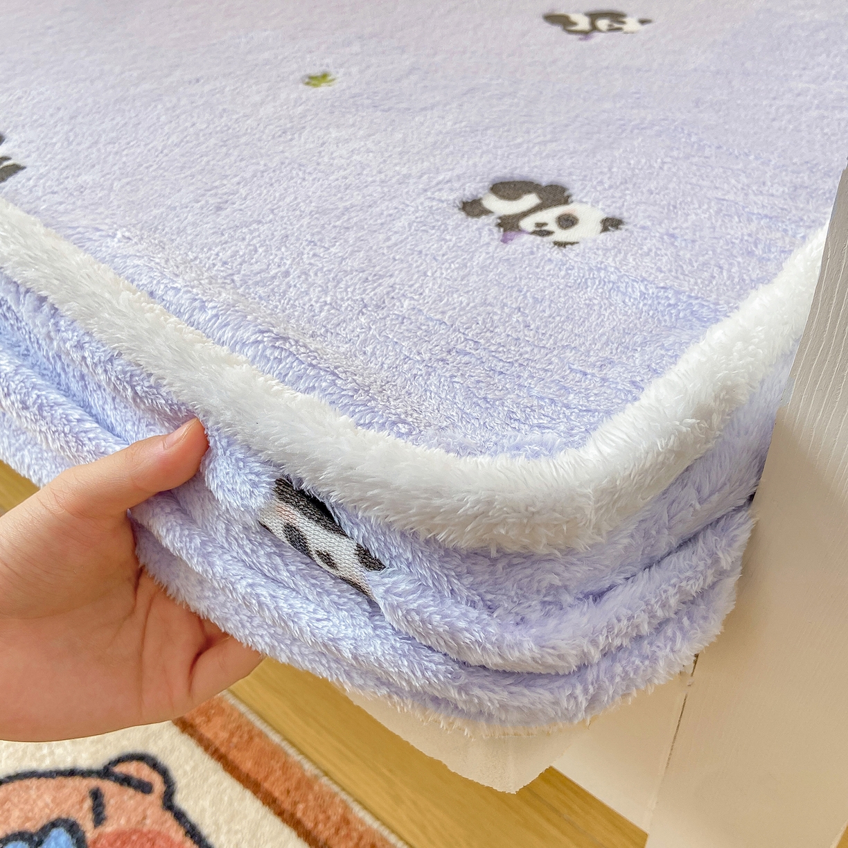 91家纺网 家纺一手货源 找家纺 眠势力 2025新款250g双面绒学生床笠单件三件套宿舍上下铺刺绣款牛奶绒床垫保护套 熊猫紫【双面绒刺绣款】