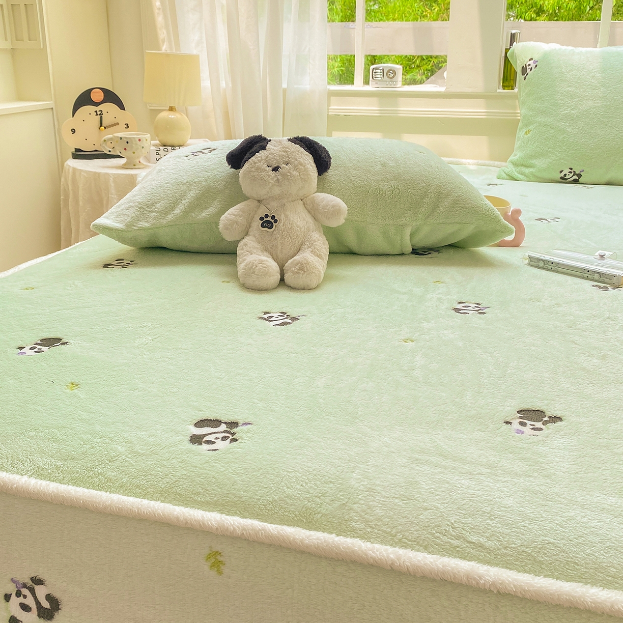 91家纺网 家纺一手货源 找家纺 （总）眠势力 2025新款250g双面绒床笠单件三件套刺绣款高克重牛奶绒床垫保护套