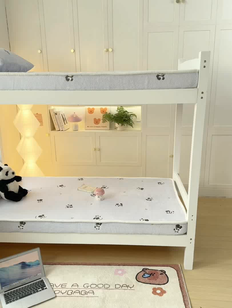 91家纺网 家纺一手货源 找家纺 眠势力 2025新款250g双面绒学生床笠单件三件套宿舍上下铺刺绣款牛奶绒床垫保护套 熊猫紫【双面绒刺绣款】