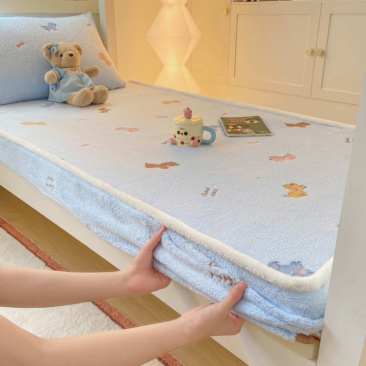 91家纺网 家纺一手货源 找家纺 眠势力 2025新款250g双面绒学生床笠单件三件套宿舍上下铺刺绣款牛奶绒床垫保护套 大耳狗【双面绒刺绣款】