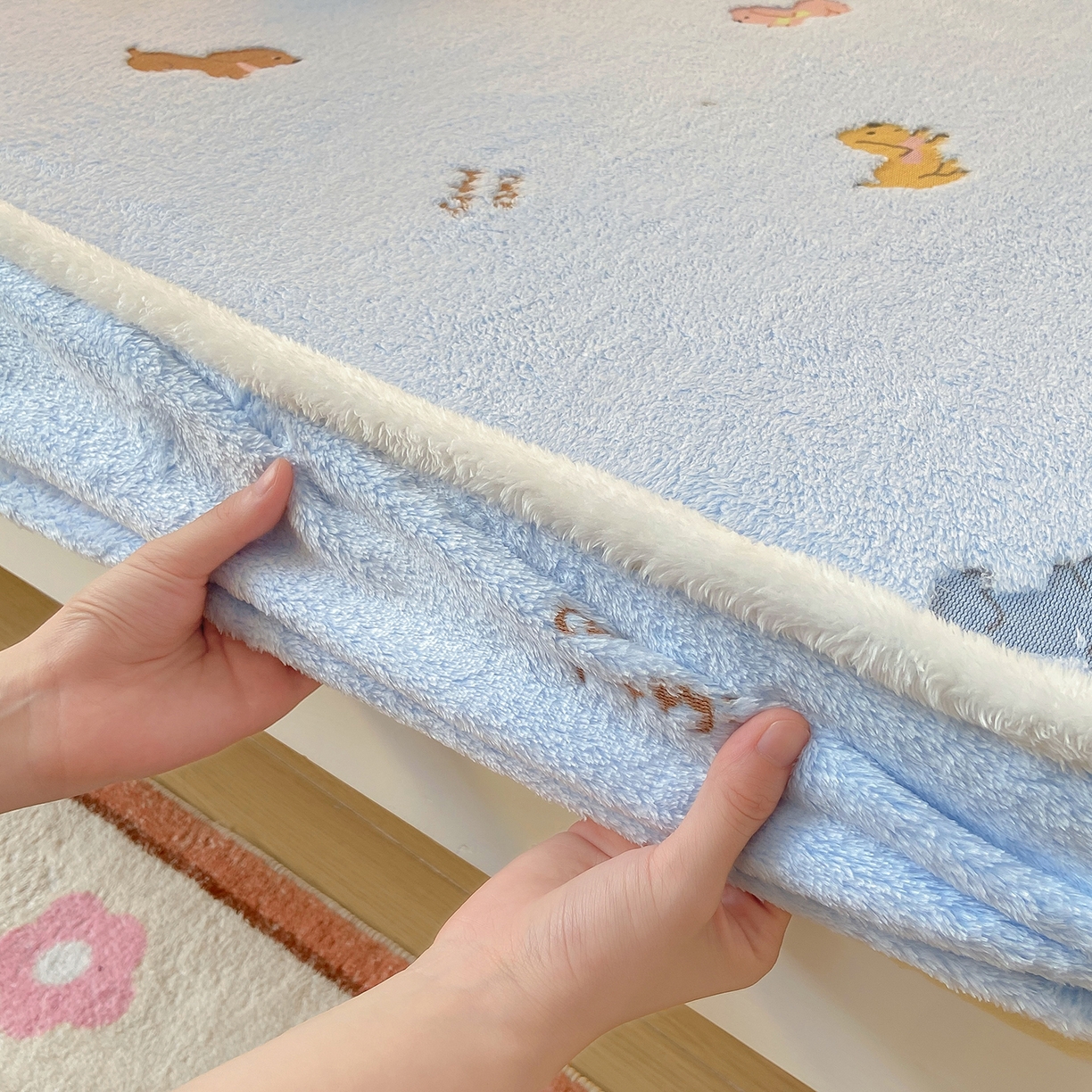 91家纺网 家纺一手货源 找家纺 眠势力 2025新款250g双面绒学生床笠单件三件套宿舍上下铺刺绣款牛奶绒床垫保护套 大耳狗【双面绒刺绣款】