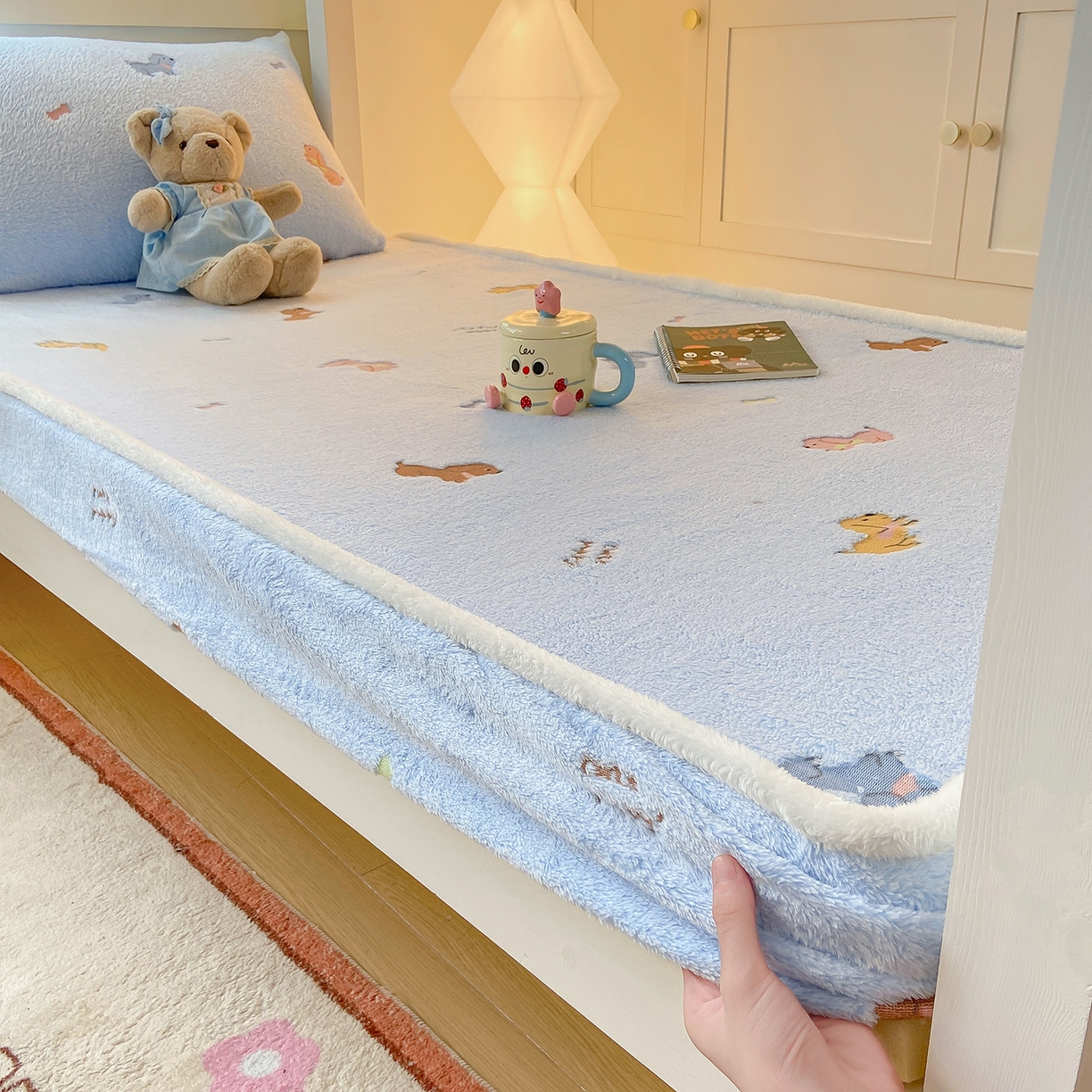 91家纺网 家纺一手货源 找家纺 眠势力 2025新款250g双面绒学生床笠单件三件套宿舍上下铺刺绣款牛奶绒床垫保护套 大耳狗【双面绒刺绣款】