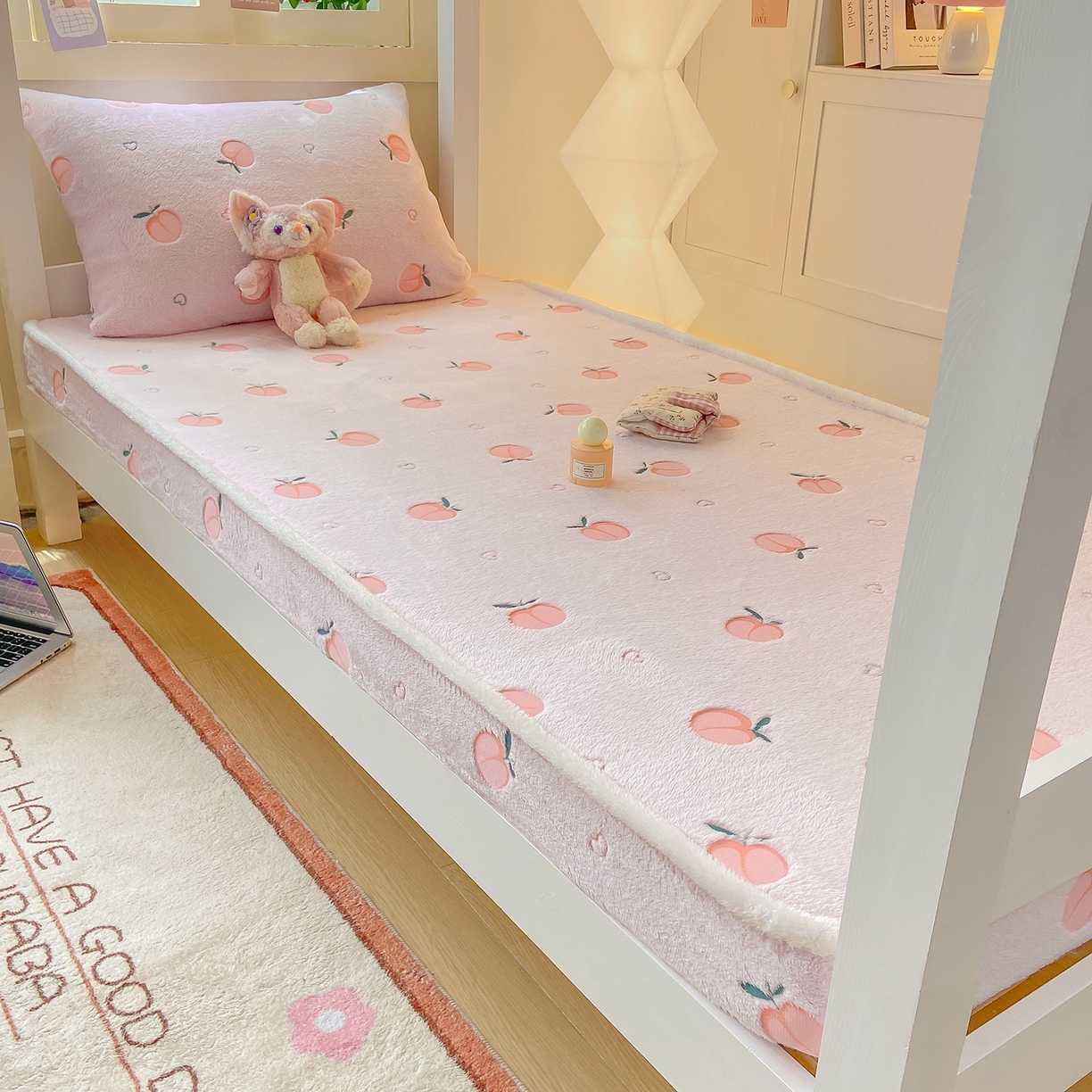 91家纺网 家纺一手货源 找家纺 眠势力 2025新款250g双面绒学生床笠单件三件套宿舍上下铺刺绣款牛奶绒床垫保护套 水蜜桃【双面绒刺绣款】