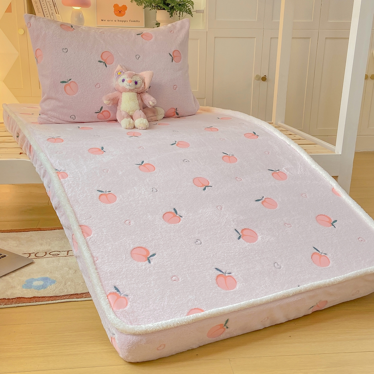 91家纺网 家纺一手货源 找家纺 眠势力 2025新款250g双面绒学生床笠单件三件套宿舍上下铺刺绣款牛奶绒床垫保护套 水蜜桃【双面绒刺绣款】