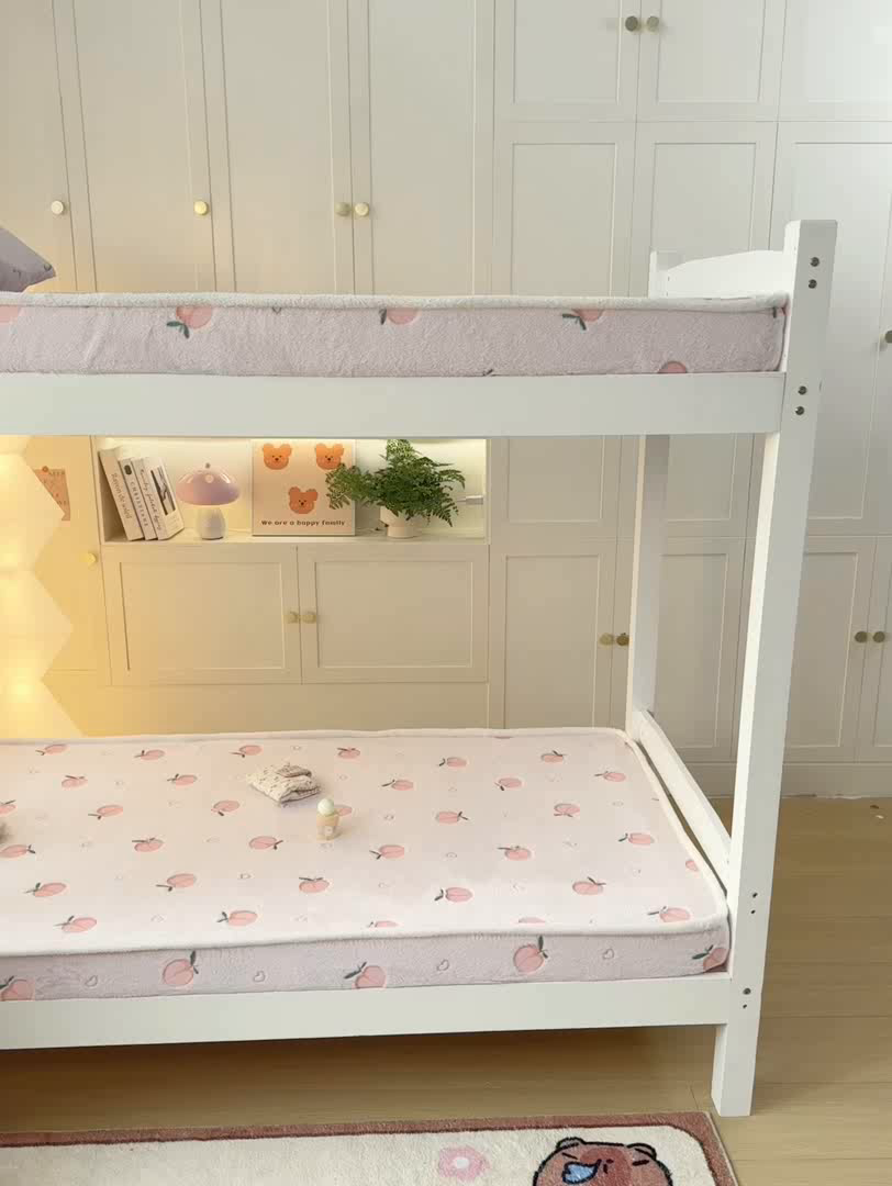 91家纺网 家纺一手货源 找家纺 眠势力 2025新款250g双面绒学生床笠单件三件套宿舍上下铺刺绣款牛奶绒床垫保护套 水蜜桃【双面绒刺绣款】