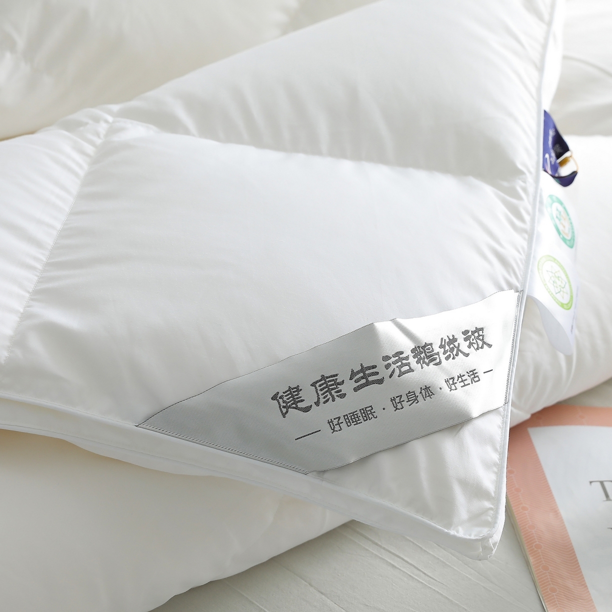 91家纺网 家纺一手货源 找家纺 傲蕾良品 2025新款国货之光华西医学“助眠一号”柔赛丝95%白鹅绒被 白苏