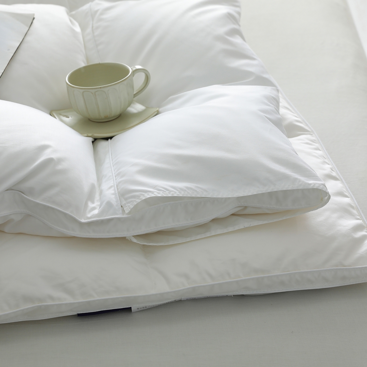 91家纺网 家纺一手货源 找家纺 傲蕾良品 2025新款国货之光华西医学“助眠一号”柔赛丝95%白鹅绒被 白苏