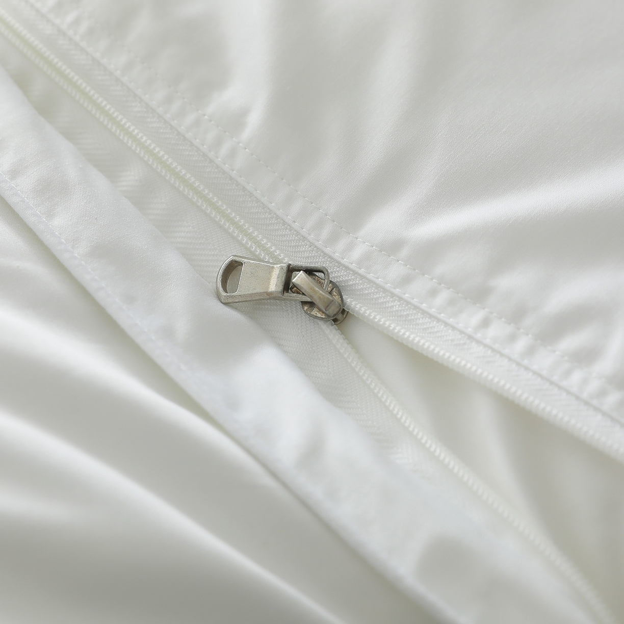 91家纺网 家纺一手货源 找家纺 傲蕾良品 2025新款国货之光华西医学“助眠一号”柔赛丝95%白鹅绒被 白苏