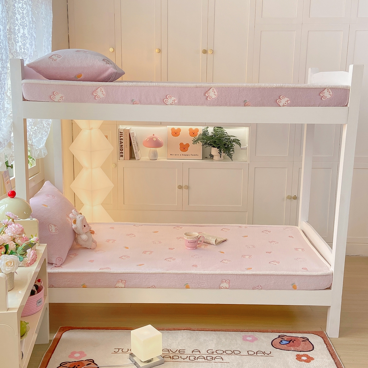 91家纺网 家纺一手货源 找家纺 眠势力 2025新款250g双面绒学生床笠单件三件套宿舍上下铺刺绣款牛奶绒床垫保护套 小白兔【双面绒刺绣款】