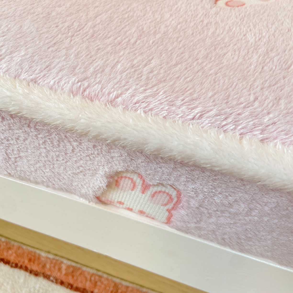 91家纺网 家纺一手货源 找家纺 眠势力 2025新款250g双面绒学生床笠单件三件套宿舍上下铺刺绣款牛奶绒床垫保护套 小白兔【双面绒刺绣款】