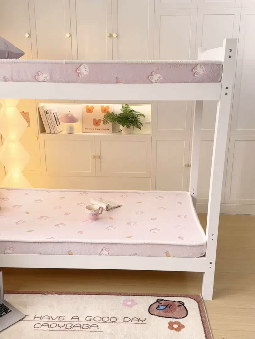 91家纺网 家纺一手货源 找家纺 眠势力 2025新款250g双面绒学生床笠单件三件套宿舍上下铺刺绣款牛奶绒床垫保护套 小白兔【双面绒刺绣款】