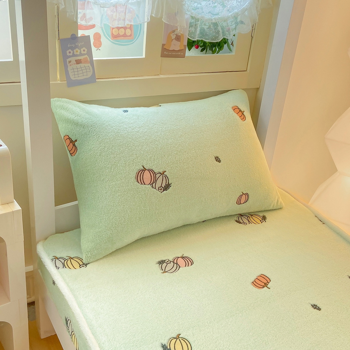 91家纺网 家纺一手货源 找家纺 眠势力 2025新款250g双面绒学生床笠单件三件套宿舍上下铺刺绣款牛奶绒床垫保护套 小南瓜【双面绒刺绣款】