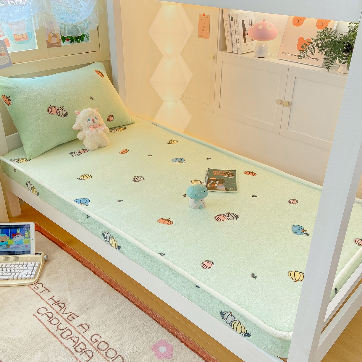 91家纺网 家纺一手货源 找家纺 眠势力 2025新款250g双面绒学生床笠单件三件套宿舍上下铺刺绣款牛奶绒床垫保护套 小南瓜【双面绒刺绣款】