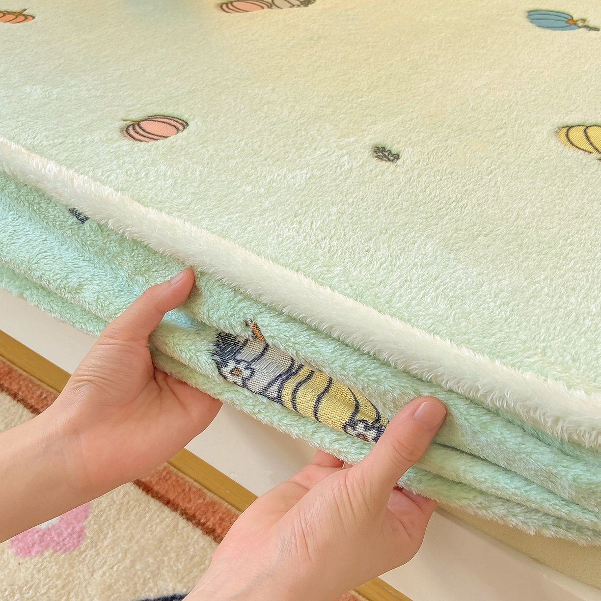 91家纺网 家纺一手货源 找家纺 眠势力 2025新款250g双面绒学生床笠单件三件套宿舍上下铺刺绣款牛奶绒床垫保护套 小南瓜【双面绒刺绣款】