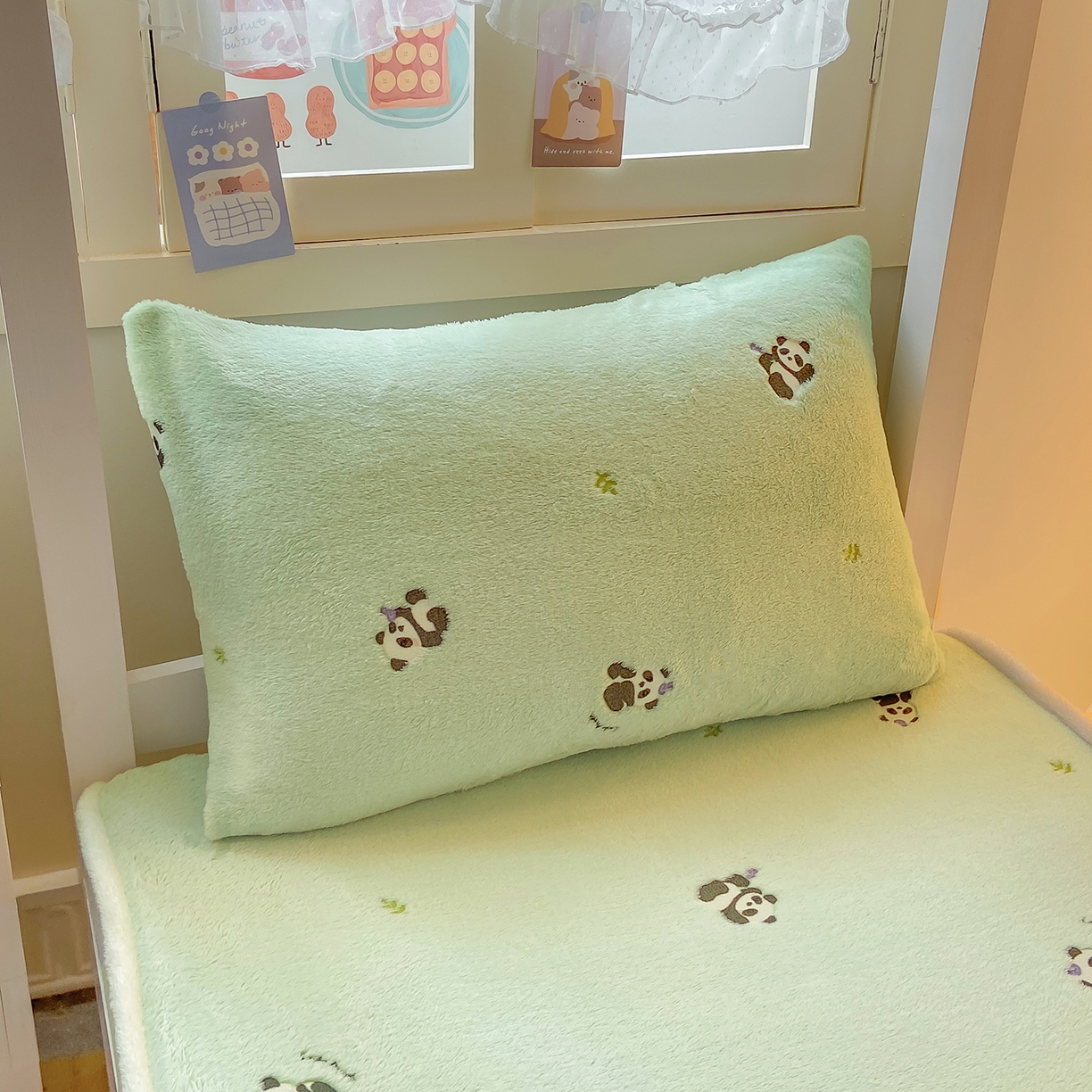 91家纺网 家纺一手货源 找家纺 眠势力 2025新款250g双面绒学生床笠单件三件套宿舍上下铺刺绣款牛奶绒床垫保护套 熊猫绿【双面绒刺绣款】