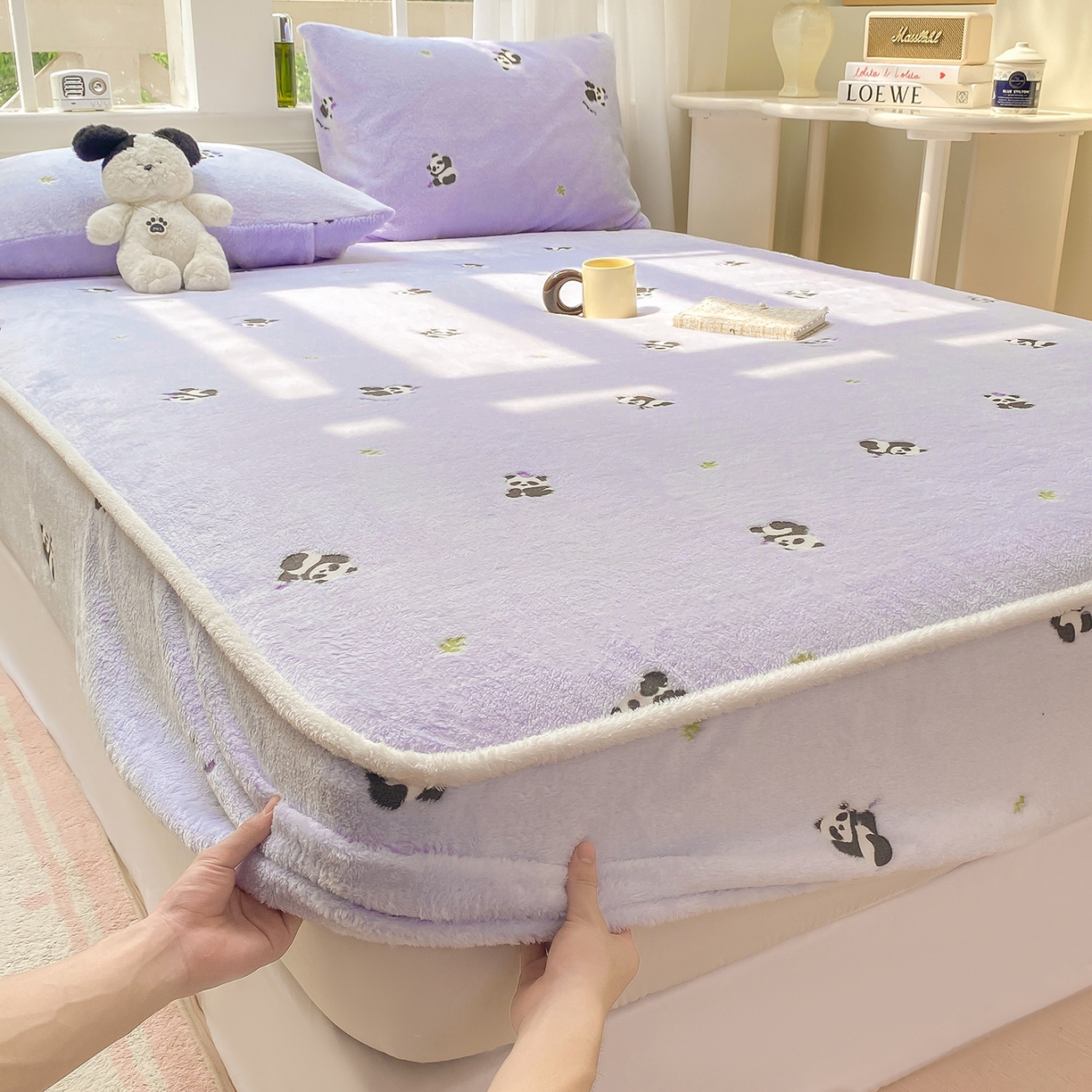 91家纺网 家纺一手货源 找家纺 眠势力 2025新款250g双面绒床笠单件三件套刺绣款高克重牛奶绒床垫保护套 熊猫紫【双面绒刺绣款】