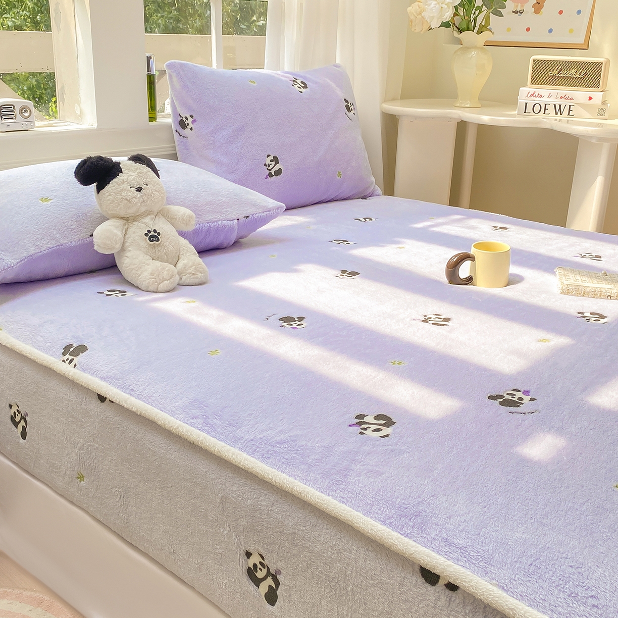 91家纺网 家纺一手货源 找家纺 眠势力 2025新款250g双面绒床笠单件三件套刺绣款高克重牛奶绒床垫保护套 熊猫紫【双面绒刺绣款】