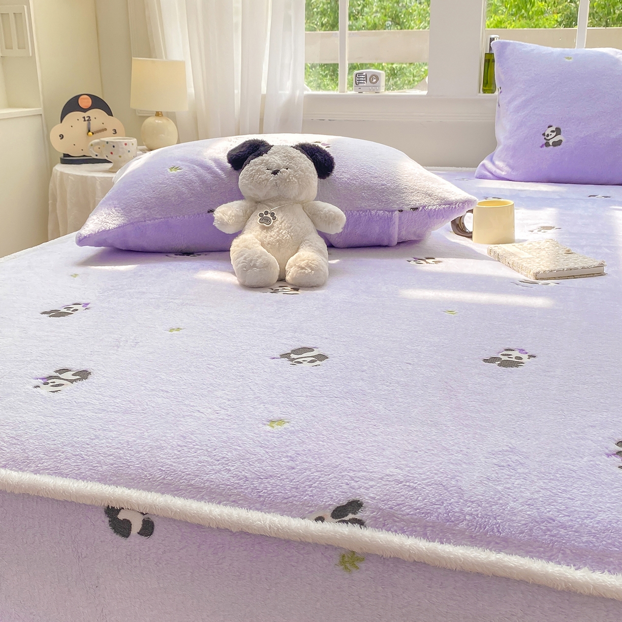 91家纺网 家纺一手货源 找家纺 眠势力 2025新款250g双面绒床笠单件三件套刺绣款高克重牛奶绒床垫保护套 熊猫紫【双面绒刺绣款】