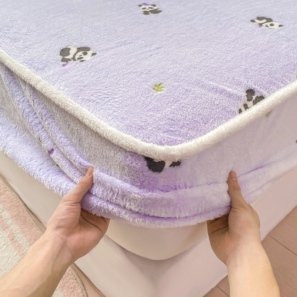 91家纺网 家纺一手货源 找家纺 眠势力 2025新款250g双面绒床笠单件三件套刺绣款高克重牛奶绒床垫保护套 熊猫紫【双面绒刺绣款】