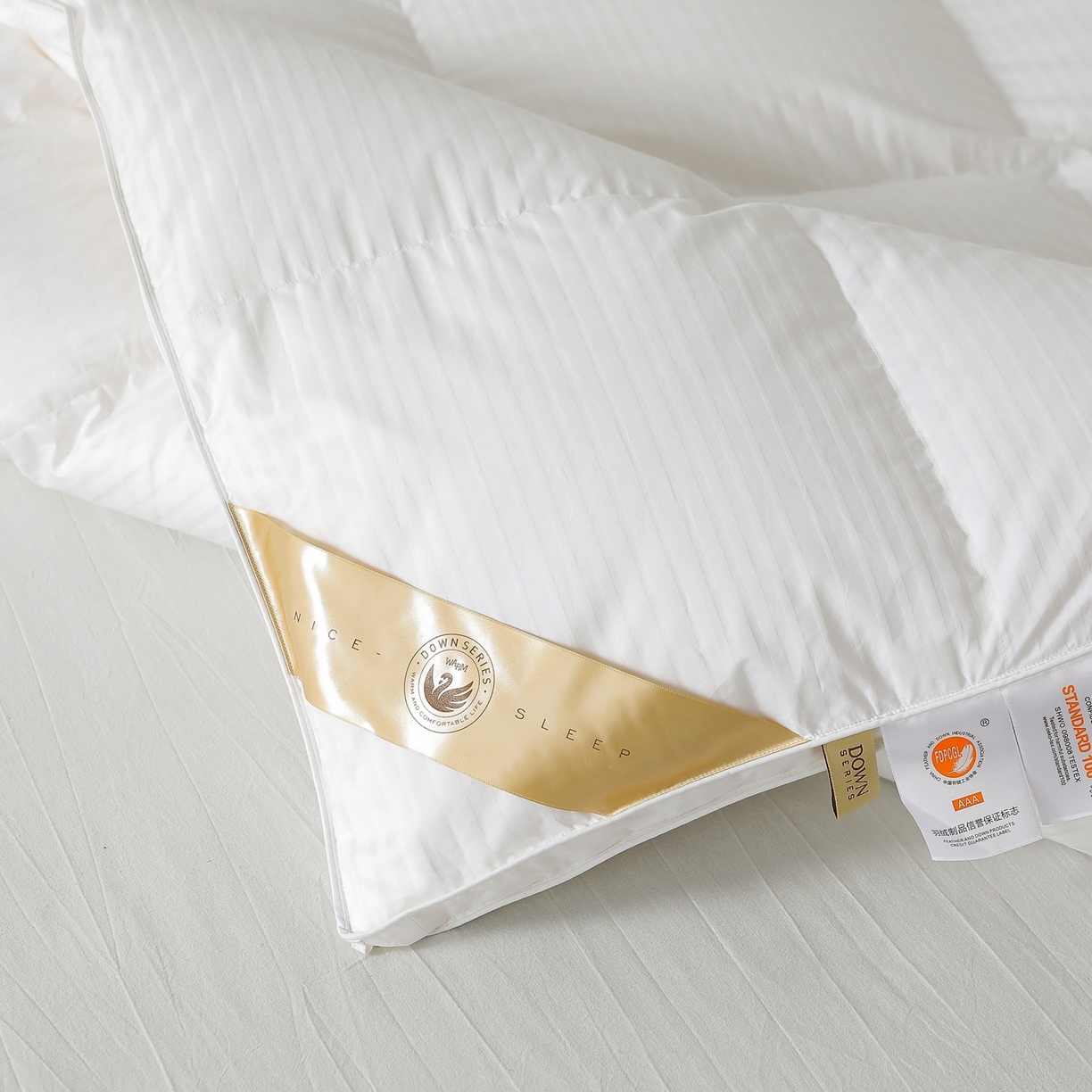 91家纺网 家纺一手货源 找家纺 傲蕾良品 2025新款私享级100支全棉提花95%白鹅绒被 布达佩斯