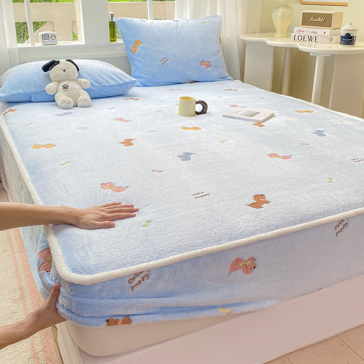 91家纺网 家纺一手货源 找家纺 眠势力 2025新款250g双面绒床笠单件三件套刺绣款高克重牛奶绒床垫保护套 大耳狗【双面绒刺绣款】