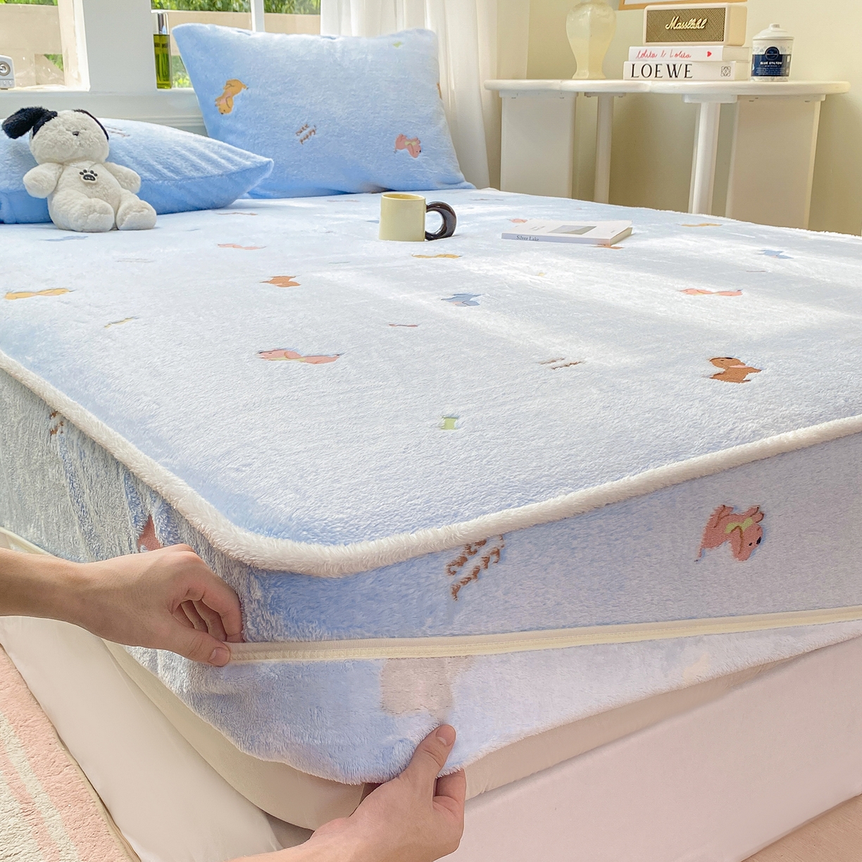 91家纺网 家纺一手货源 找家纺 眠势力 2025新款250g双面绒床笠单件三件套刺绣款高克重牛奶绒床垫保护套 大耳狗【双面绒刺绣款】