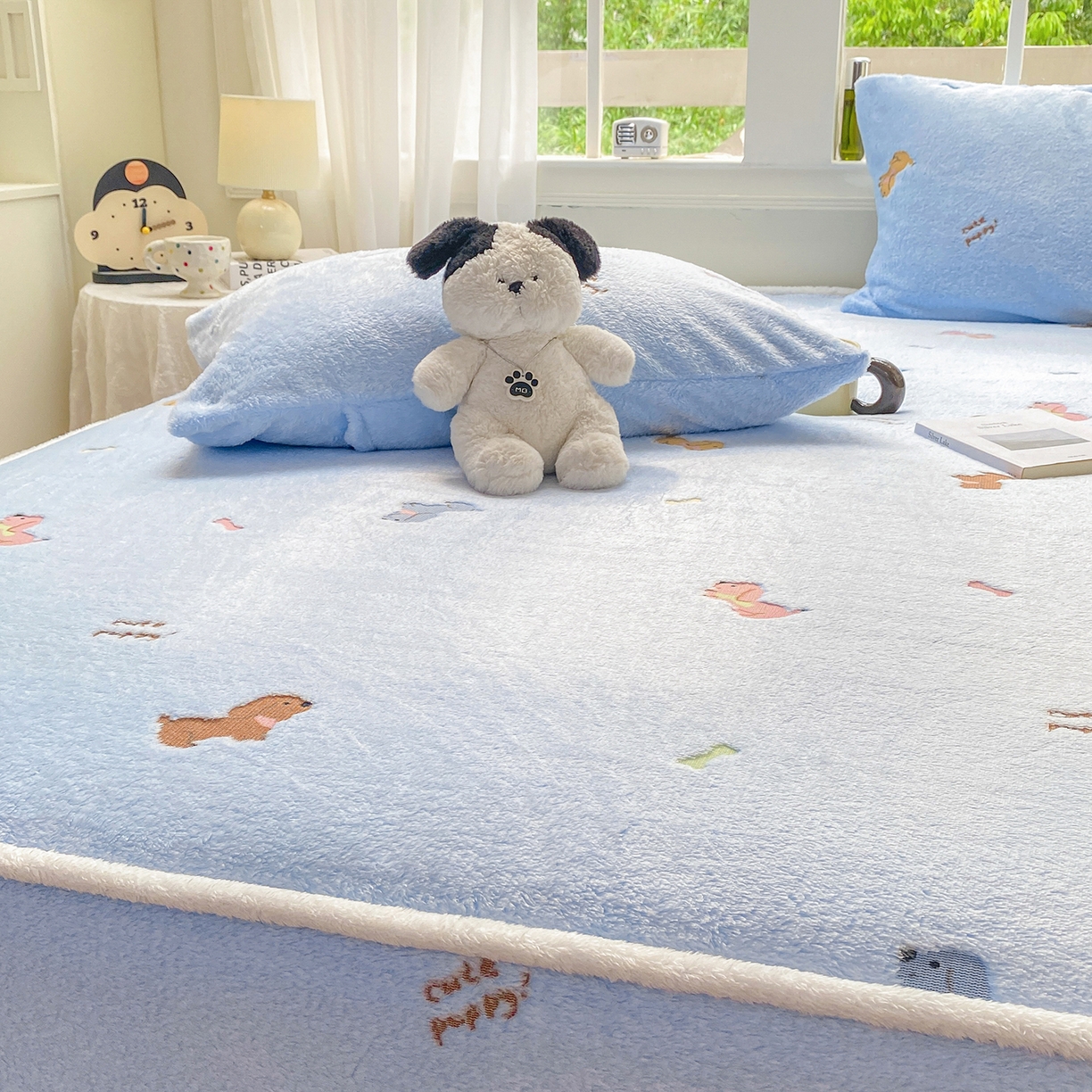 91家纺网 家纺一手货源 找家纺 眠势力 2025新款250g双面绒床笠单件三件套刺绣款高克重牛奶绒床垫保护套 大耳狗【双面绒刺绣款】