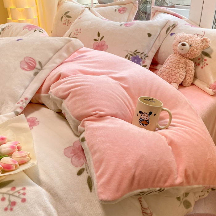 91家纺网 家纺一手货源 找家纺 喜梦缘家纺 2025新款小版牛奶绒印花四件套系列 花儿朵朵