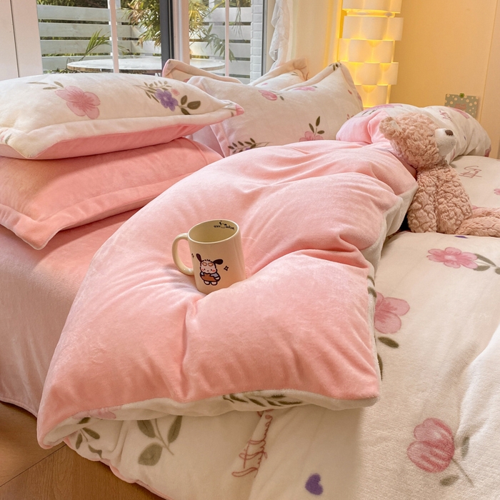 91家纺网 家纺一手货源 找家纺 喜梦缘家纺 2025新款小版牛奶绒印花四件套系列 花儿朵朵