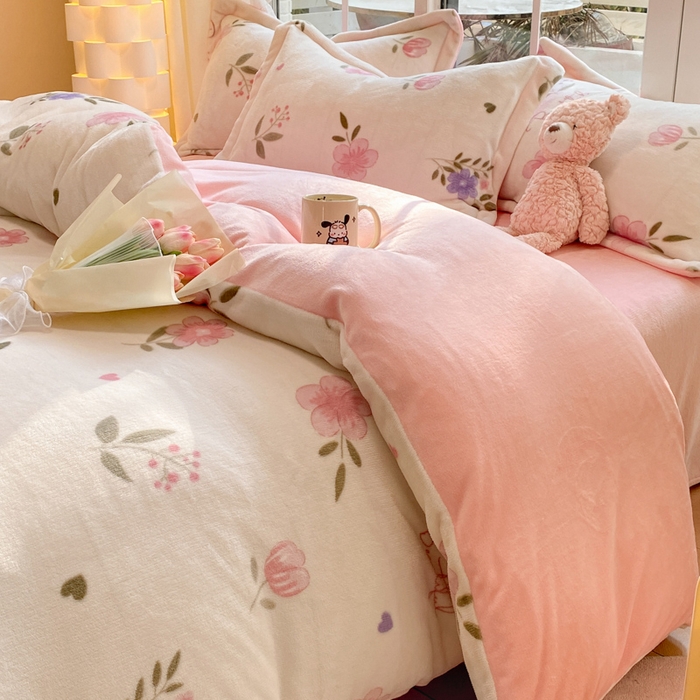 91家纺网 家纺一手货源 找家纺 喜梦缘家纺 2025新款小版牛奶绒印花四件套系列 花儿朵朵