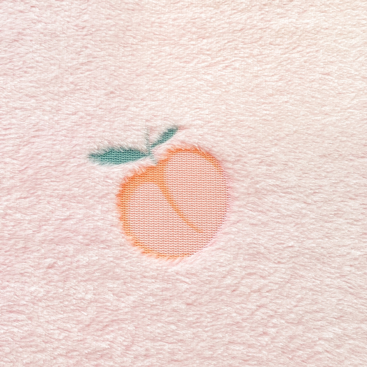 91家纺网 家纺一手货源 找家纺 眠势力 2025新款250g双面绒床笠单件三件套刺绣款高克重牛奶绒床垫保护套 水蜜桃【双面绒刺绣款】