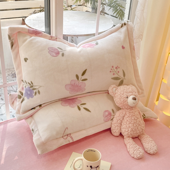 91家纺网 家纺一手货源 找家纺 喜梦缘家纺 2025新款小版牛奶绒印花四件套系列 花儿朵朵