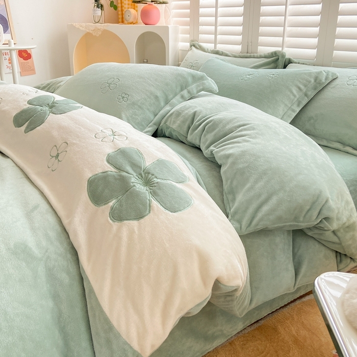 你好美丽 2025新款200克牛奶绒刺绣四件套 花香四溢绿