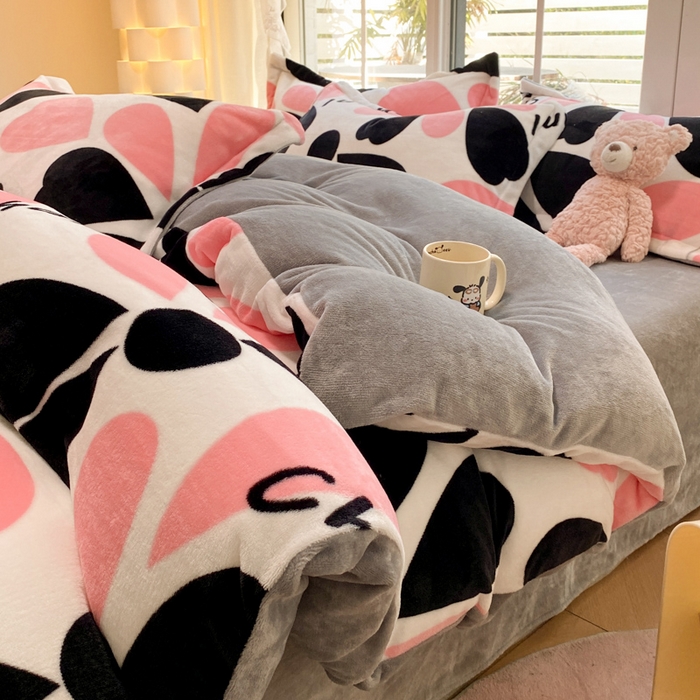 91家纺网 家纺一手货源 找家纺 喜梦缘家纺 2025新款小版牛奶绒印花四件套系列 花意