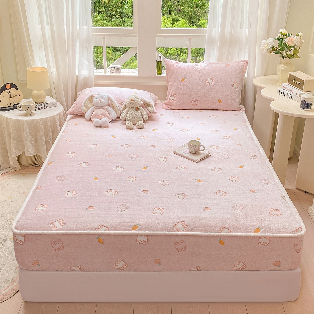 91家纺网 家纺一手货源 找家纺 眠势力 2025新款250g双面绒床笠单件三件套刺绣款高克重牛奶绒床垫保护套 小白兔【双面绒刺绣款】