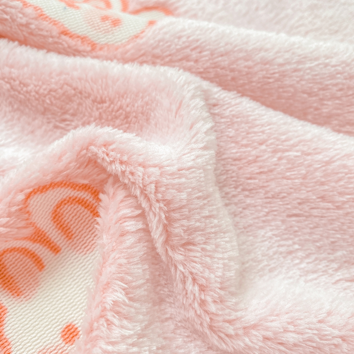 91家纺网 家纺一手货源 找家纺 眠势力 2025新款250g双面绒床笠单件三件套刺绣款高克重牛奶绒床垫保护套 小白兔【双面绒刺绣款】